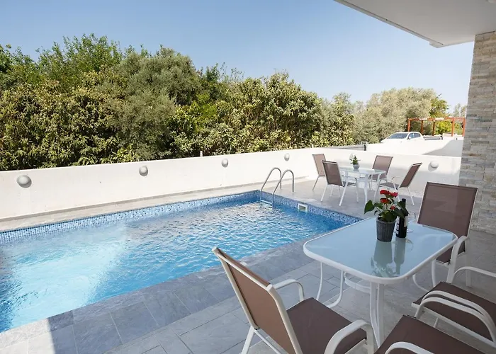Cosy Paphos Villa - By Imh Travel & Tours